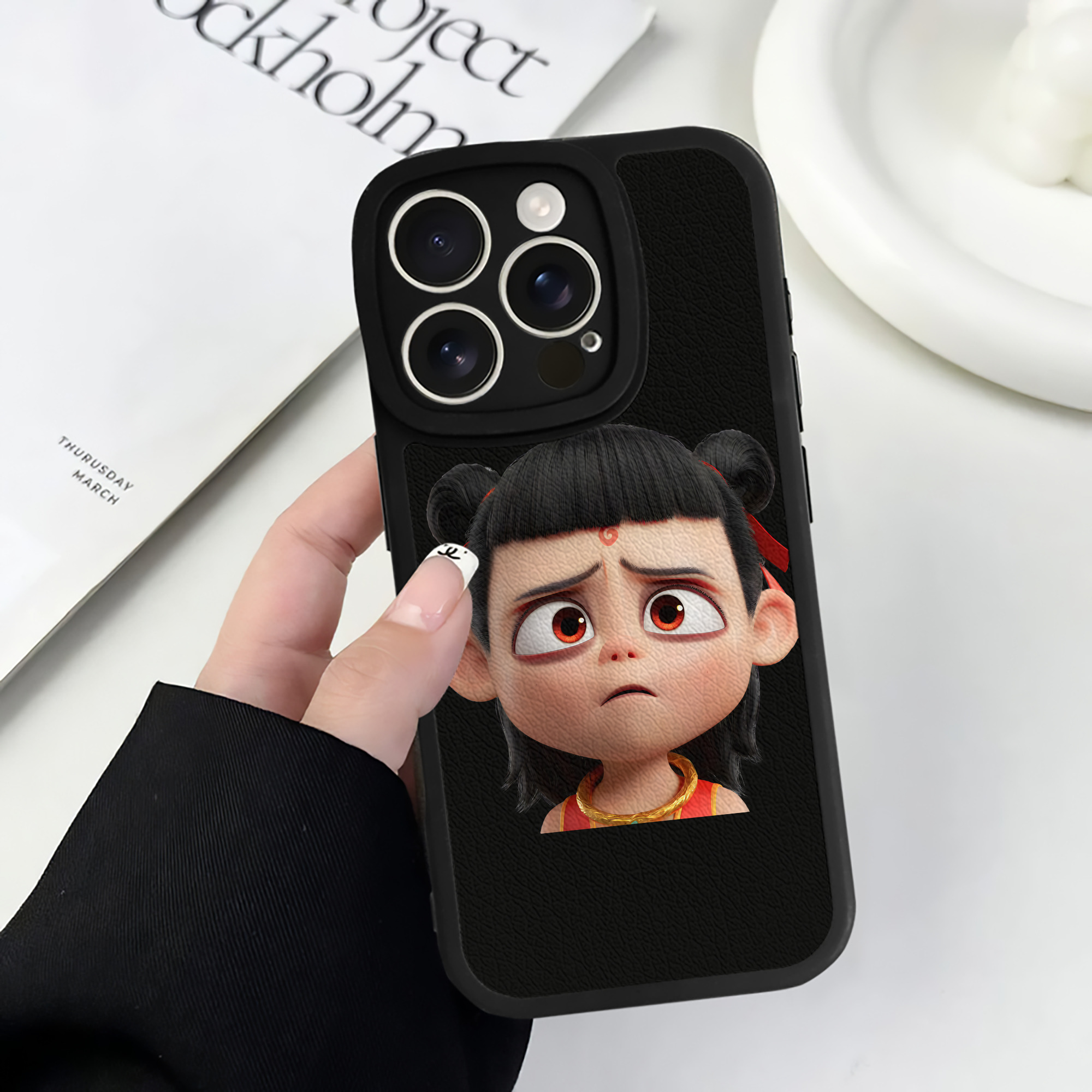（画像用） Ne Zha 2 ナタ 魔童の大暴れ 【iPhone 16シリーズ対応】シリコンスマホケース（レザー調） 材質：シリコン